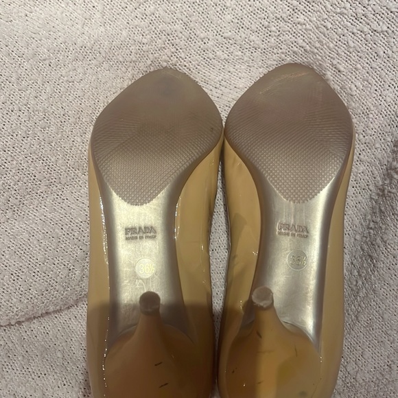 Yellow authentic Prada Patent leather pumps, size 36 1/2 - Picture 4 of 9